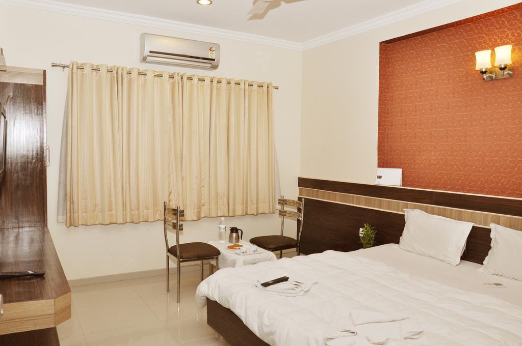 Hotel Sai Pancham Shirdi Habitación foto